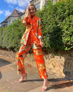 Laura Whitmore feet photo thumbnail