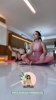 Larissa Manoela feet photo thumbnail