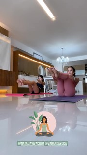 Larissa Manoela feet photo thumbnail