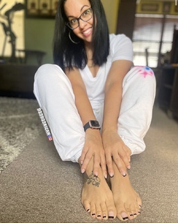 Deedee Rican feet photo thumbnail
