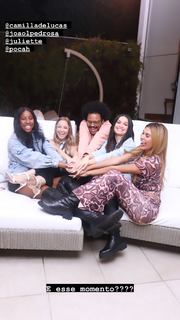 Carla Diaz feet photo thumbnail