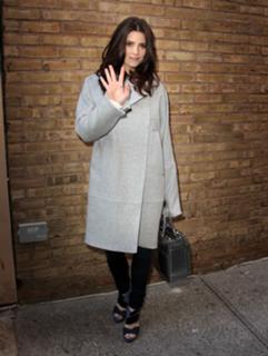 Ashley Greene feet photo thumbnail