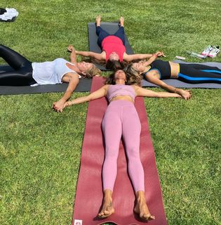 Brooke Burke feet photo thumbnail