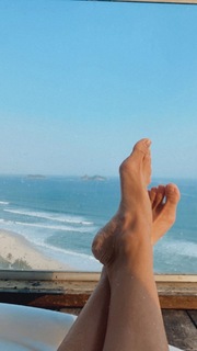 Deborah Secco feet photo thumbnail