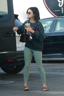 Lucy Hale feet photo thumbnail