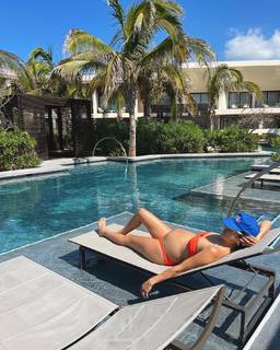 Erin Lim feet photo thumbnail