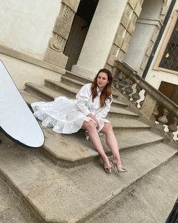 Ewa Farna feet photo thumbnail