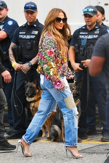 Jennifer Lopez feet photo thumbnail