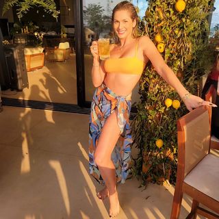 Lívia Andrade feet photo thumbnail
