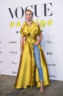 Karolina Kurkova feet photo thumbnail