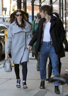 Ashley Greene feet photo thumbnail