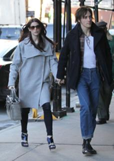 Ashley Greene feet photo thumbnail
