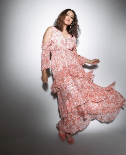 Sonakshi Sinha feet photo thumbnail