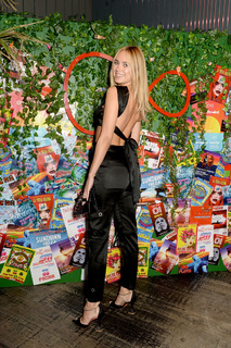 Kimberley Garner feet photo thumbnail