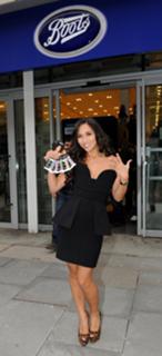 Myleene Klass feet photo thumbnail