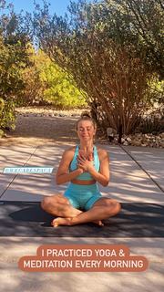 Julianne Hough feet photo thumbnail