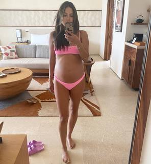 Erin Lim feet photo thumbnail