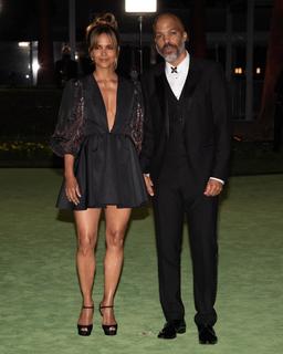 Halle Berry feet photo thumbnail