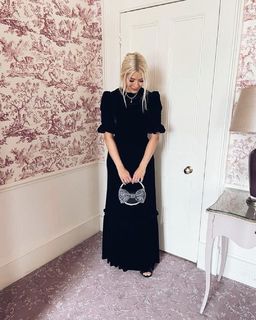 Holly Willoughby feet photo thumbnail