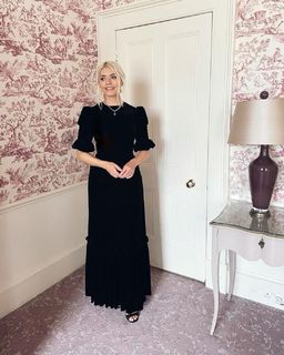 Holly Willoughby feet photo thumbnail