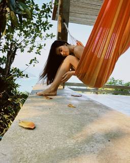 Camila Queiroz feet photo thumbnail