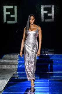 Naomi Campbell feet photo thumbnail