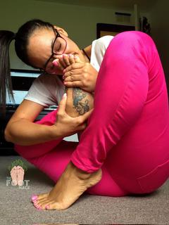 Deedee Rican feet photo thumbnail