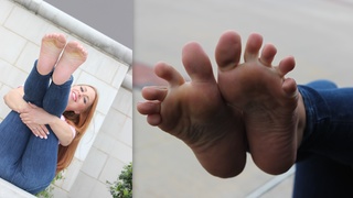Rebecca Berardi feet photo thumbnail