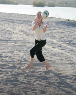 Angela Kinsey feet photo thumbnail