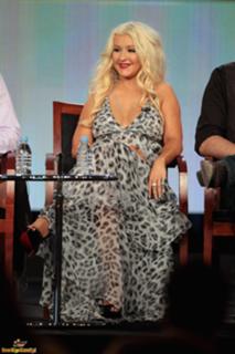 Christina Aguilera feet photo thumbnail