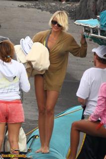 Cameron Diaz feet photo thumbnail