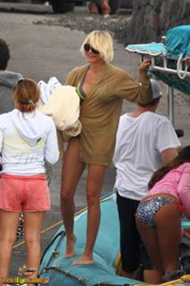 Cameron Diaz feet photo thumbnail