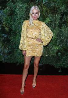 Denise Van Outen feet photo thumbnail
