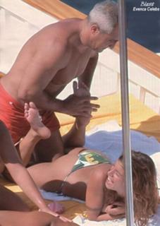 Elisabetta Canalis feet photo thumbnail