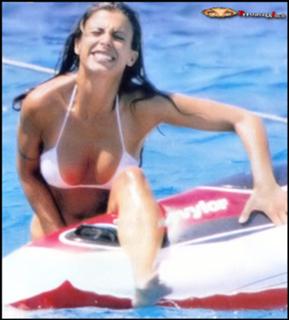 Elisabetta Canalis feet photo thumbnail