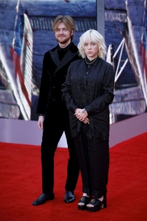 Billie Eilish feet photo thumbnail