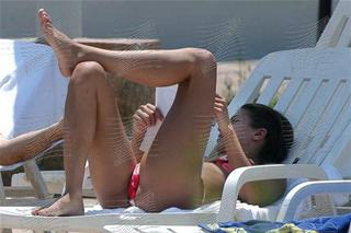 Elisabetta Canalis feet photo thumbnail