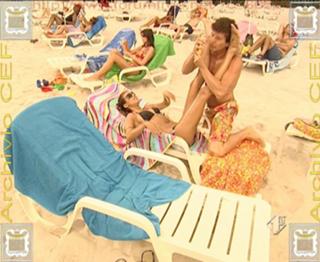 Elisabetta Canalis feet photo thumbnail