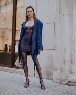 Alessandra Ambrosio feet photo thumbnail