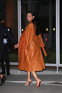 Adriana Lima feet photo thumbnail