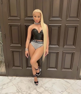 Nicki Minaj feet photo thumbnail