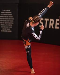 Valentina Shevchenko feet photo thumbnail