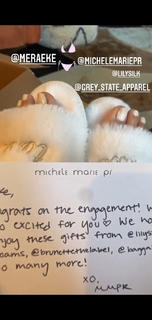 Brooke Burke feet photo thumbnail