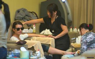 Lea Michele feet photo thumbnail