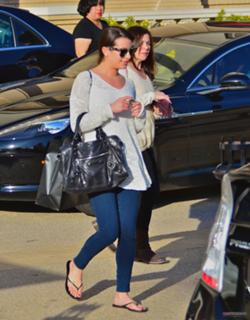 Lea Michele feet photo thumbnail