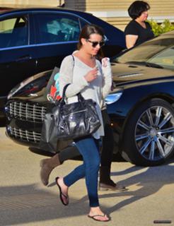 Lea Michele feet photo thumbnail
