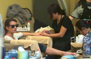 Lea Michele feet photo thumbnail