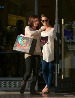 Lea Michele feet photo thumbnail