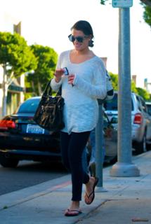 Lea Michele feet photo thumbnail