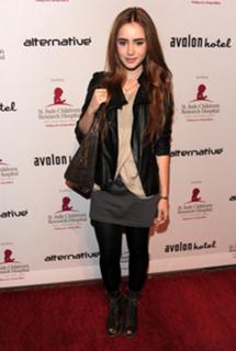 Lily Collins feet photo thumbnail